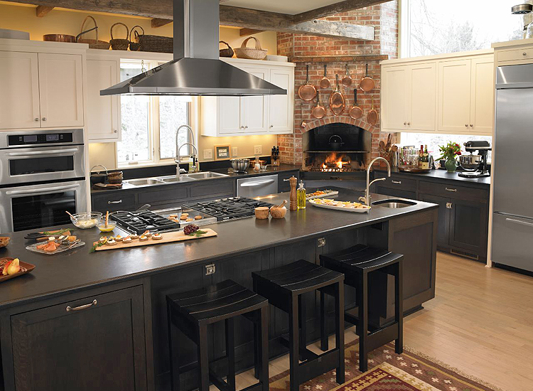 Commercial style kitchen by Jenn-Air