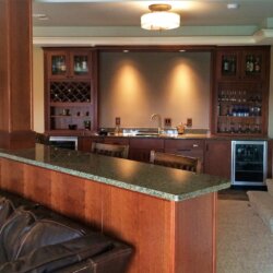 basement with wet bar