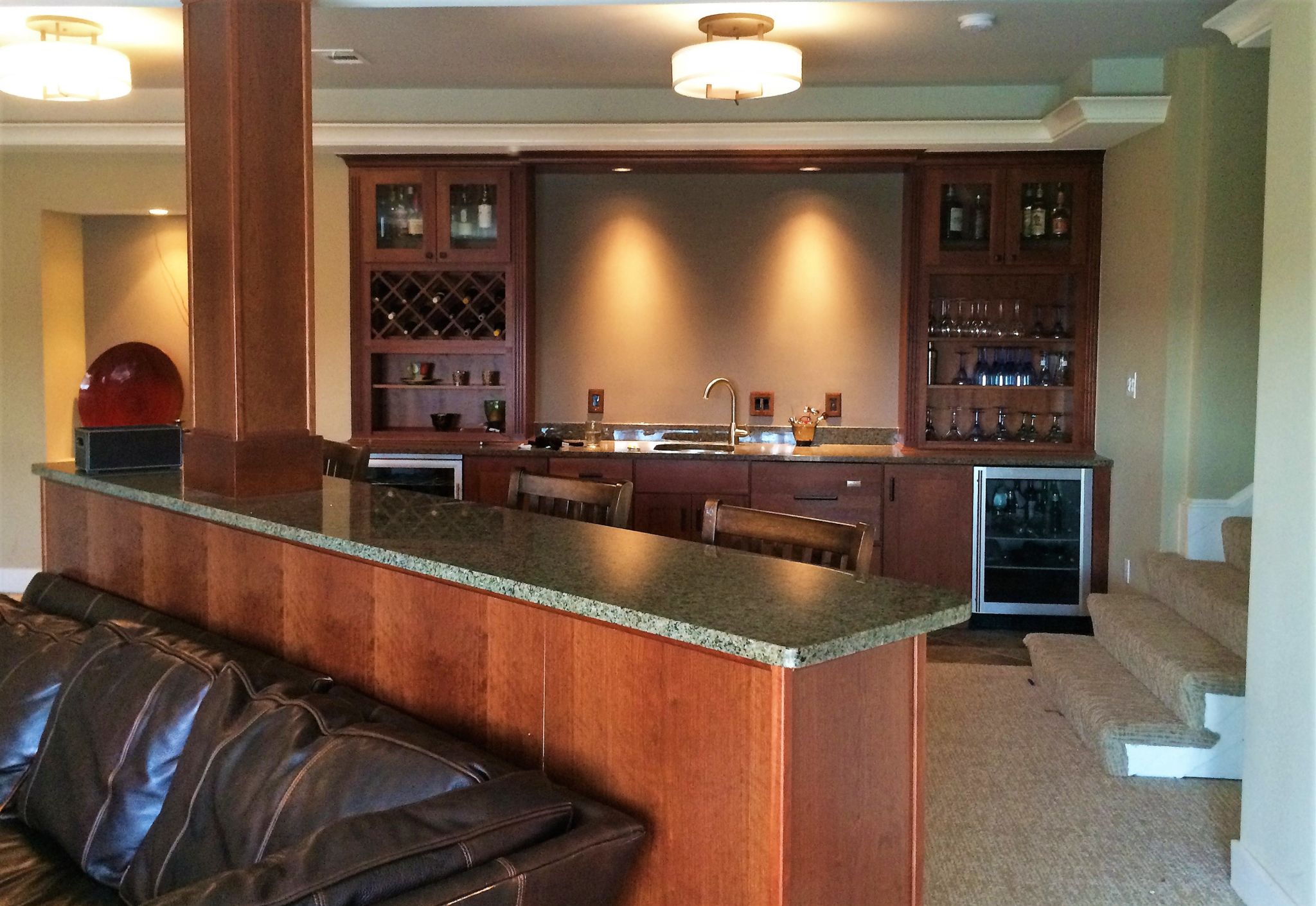 basement with wet bar