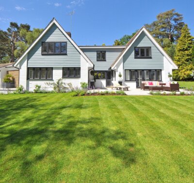 house with trimmed lawn